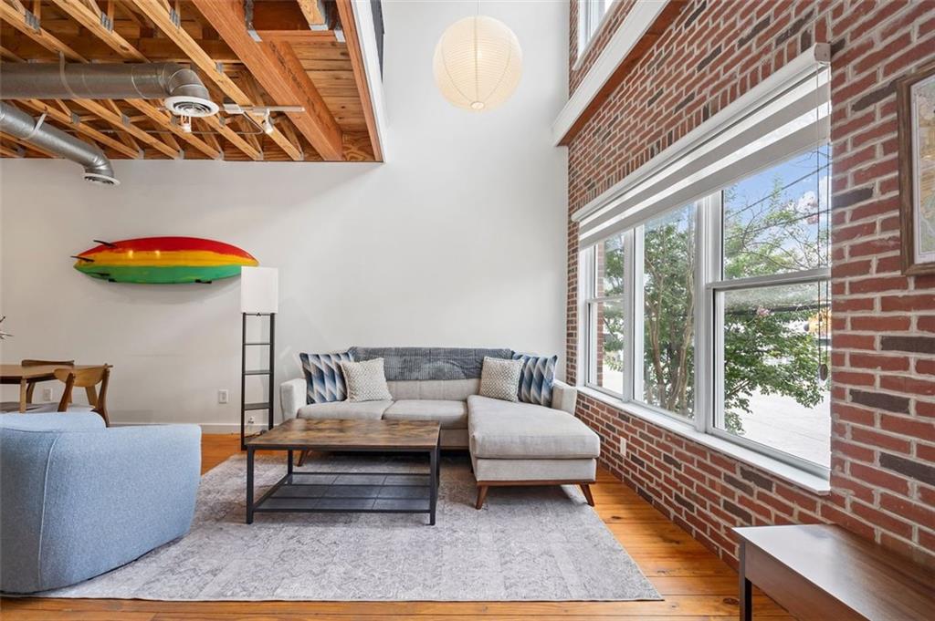 322 PETERS Street SW 2