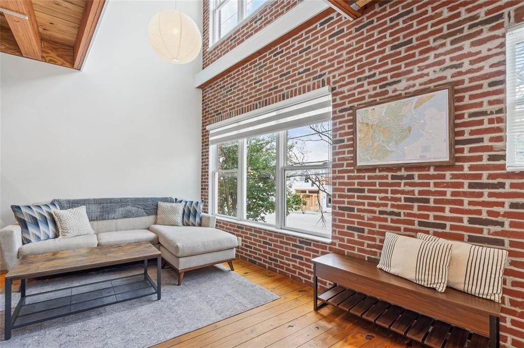 322 PETERS Street SW 2