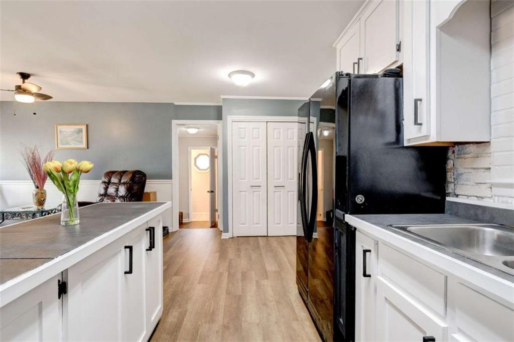 3553 Lakeview Drive, Rex, Georgia image 6