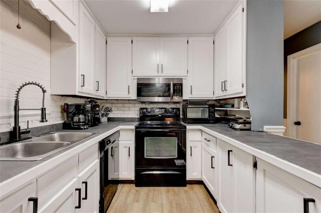 3553 Lakeview Drive, Rex, Georgia image 7