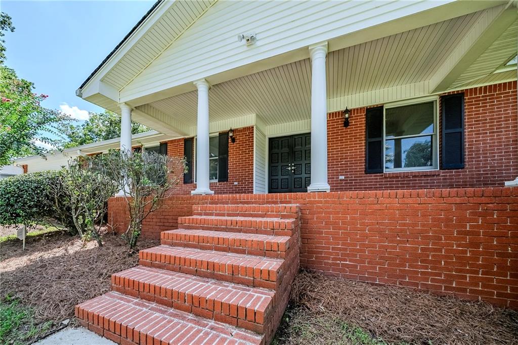 2561 Highland Golf Course Drive SE