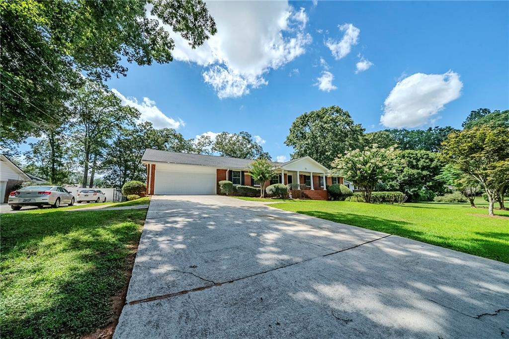 2561 Highland Golf Course Drive SE