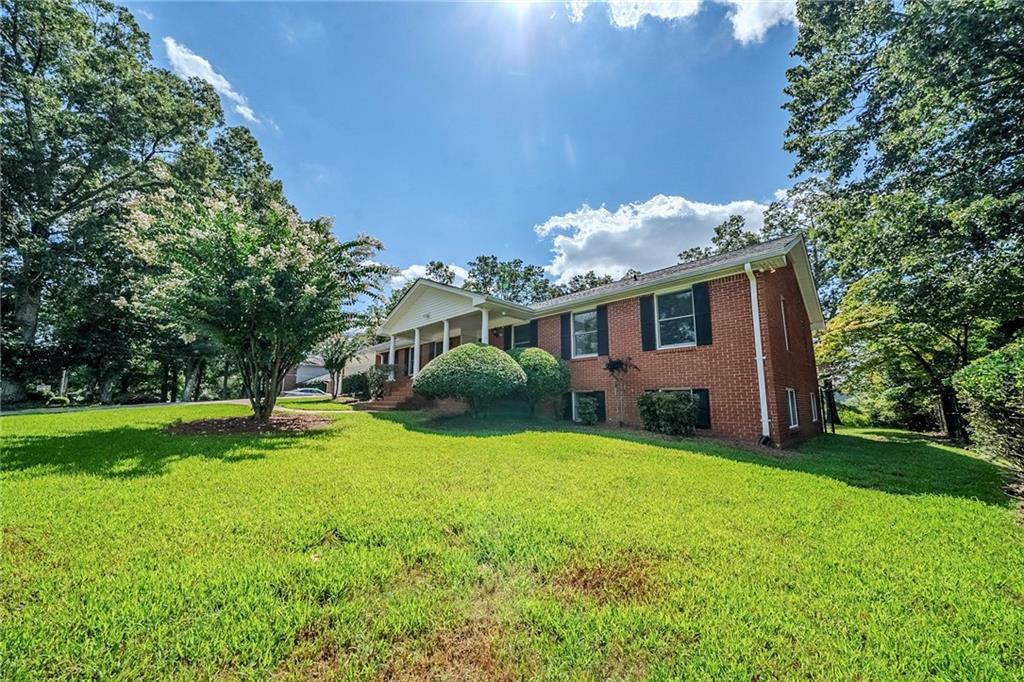 2561 Highland Golf Course Drive SE