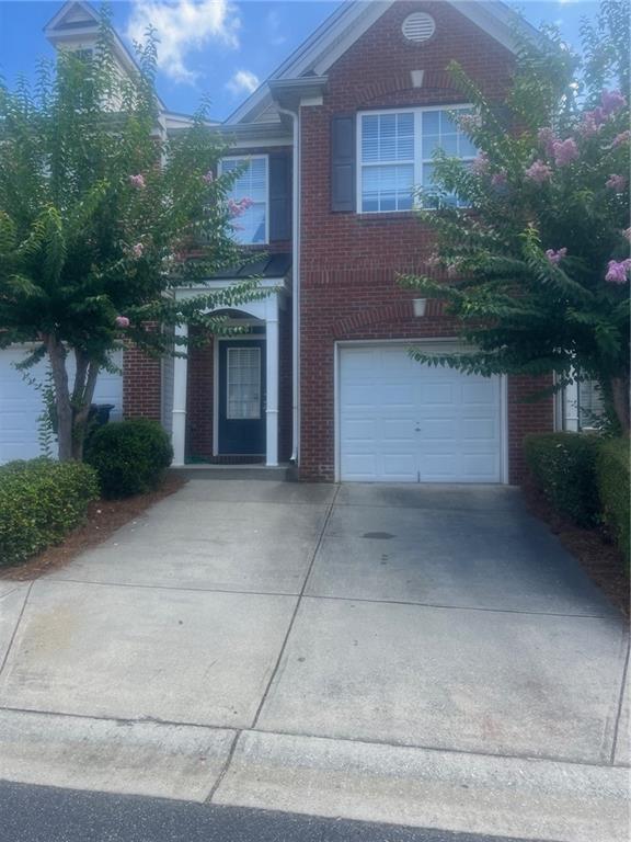 LOVELY INTERIOR TOWN HOME IN SOUGHT AFTER GWINNETT COUNTY SUB'D. HARDWOODS MAIN LEVEL, THE SECOND LEVEL FEATURES SPACIOUS BEDROOMS AND TWO FULL BATHS. GREAT ACCESS TO I-85, SHOPPING AND DINNING. FRESHLY PAINTED AND NEW GRANITE COUNTERS