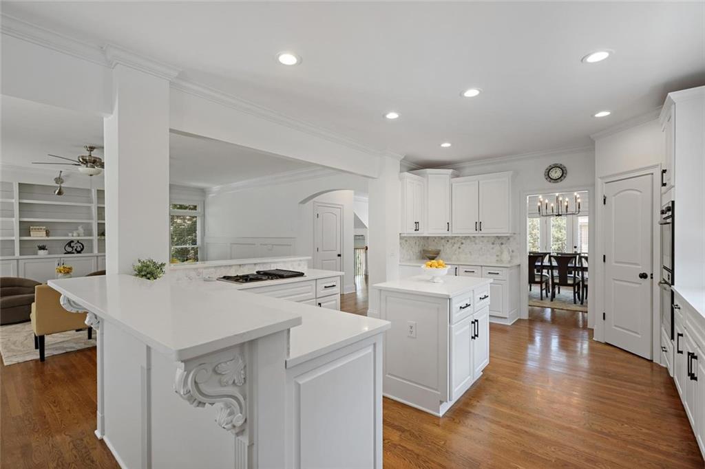 7989 Magnolia Square