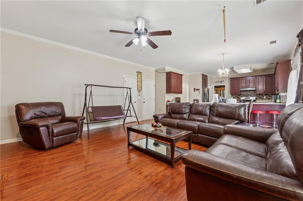 1093 Forest View Lane, Lilburn, Georgia image 8