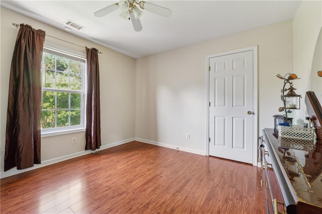 1093 Forest View Lane, Lilburn, Georgia image 20
