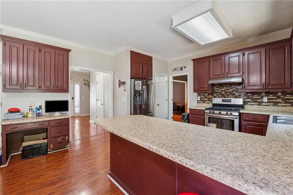 1093 Forest View Lane, Lilburn, Georgia image 7