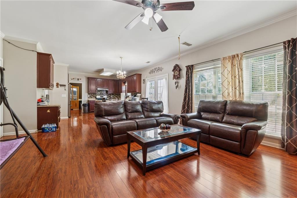 1093 Forest View Lane, Lilburn, Georgia image 10