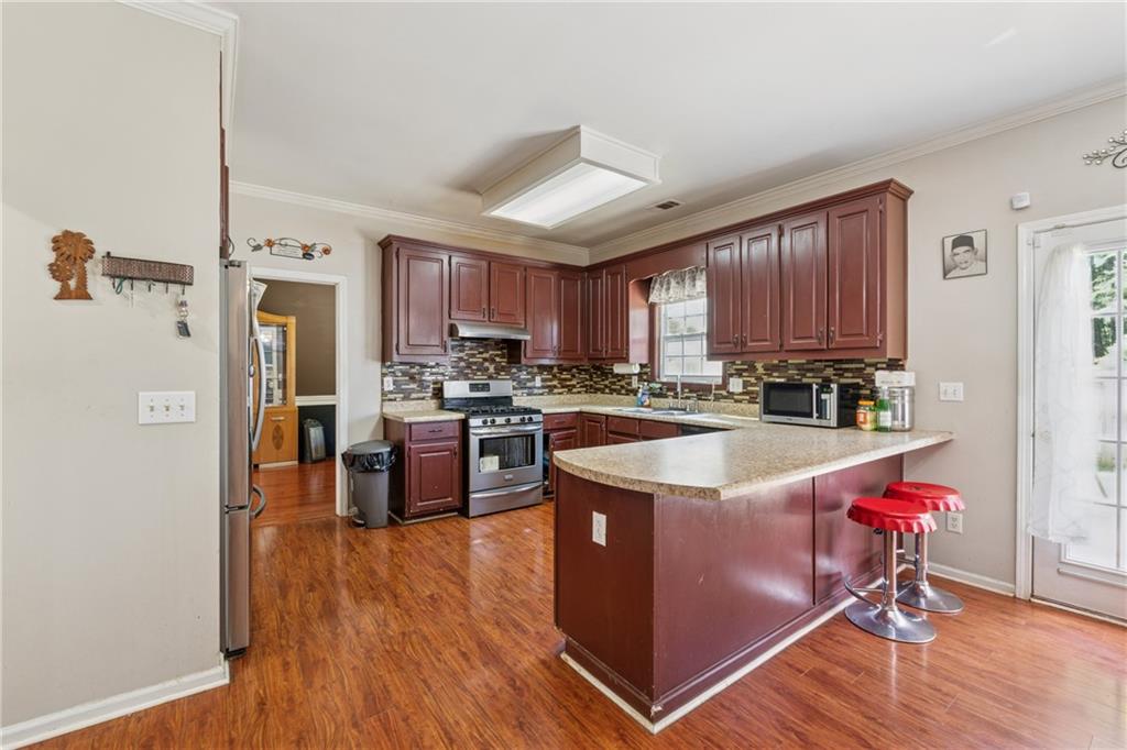 1093 Forest View Lane, Lilburn, Georgia image 6