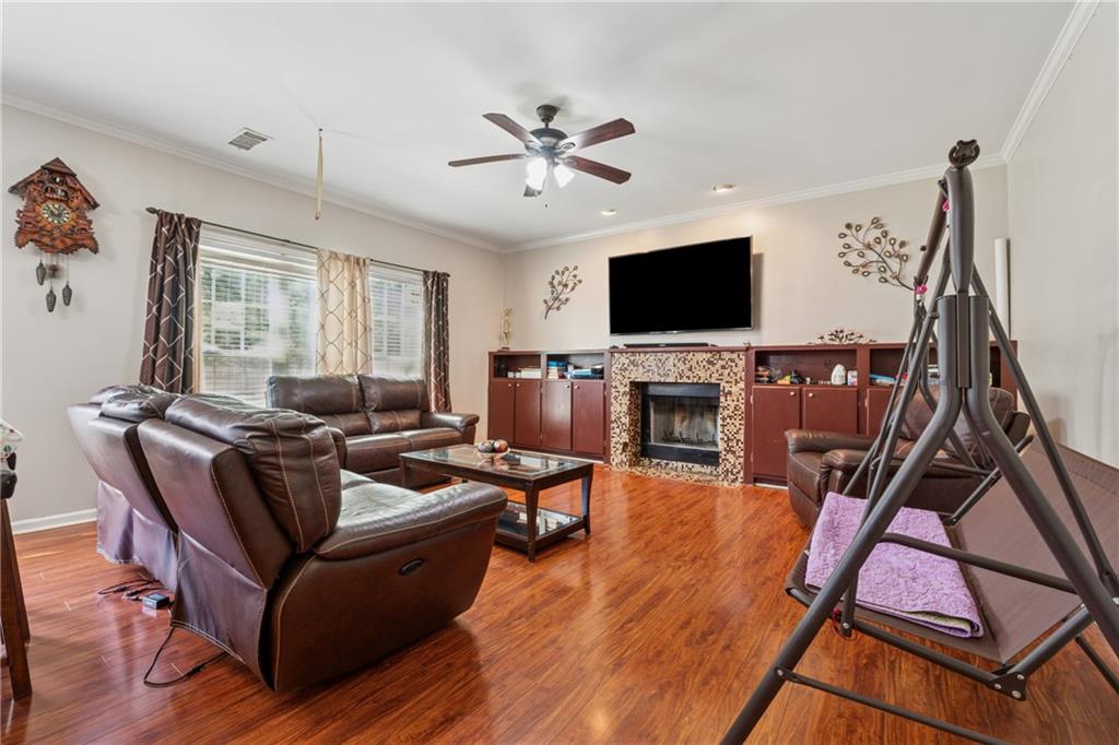 1093 Forest View Lane, Lilburn, Georgia image 3