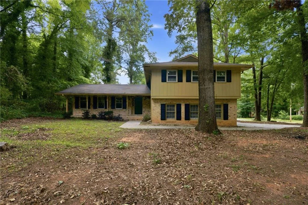2115 Pine Knoll Circle NE