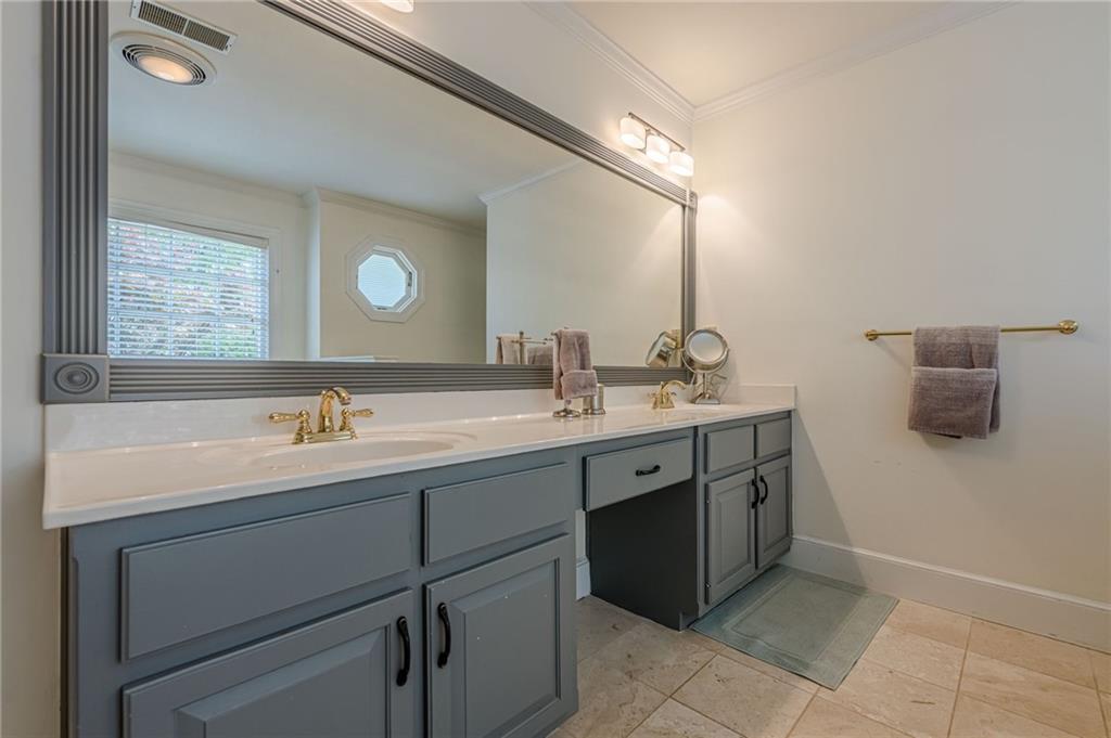 1655 Holly Lake Circle, Snellville, Georgia image 16