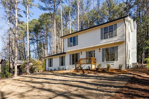 Homes For Sale - 1966 S Hidden Hills Parkway<br/> Stone Mountain, GA 30088