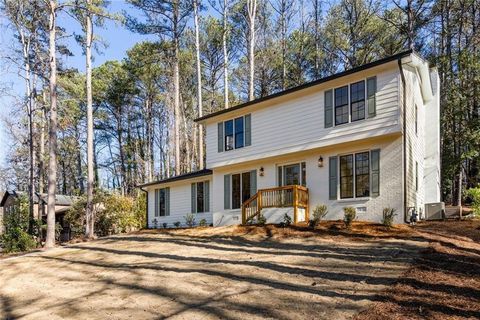 Homes For Sale - 1966 S Hidden Hills Parkway<br/> Dekalb County, Stone Mountain, GA 30088