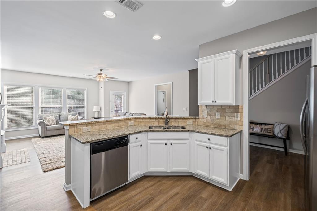 5975 Vista Brook Drive, Suwanee, Georgia image 12