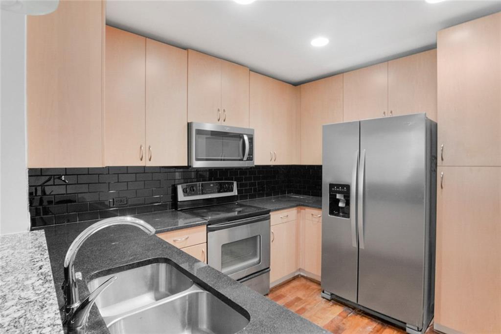 860 Peachtree Street NE 909