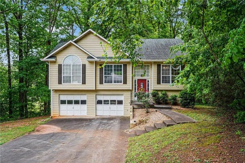 Homes For Sale - 130 Bobolink Drive<br/> Stockbridge, GA 30281