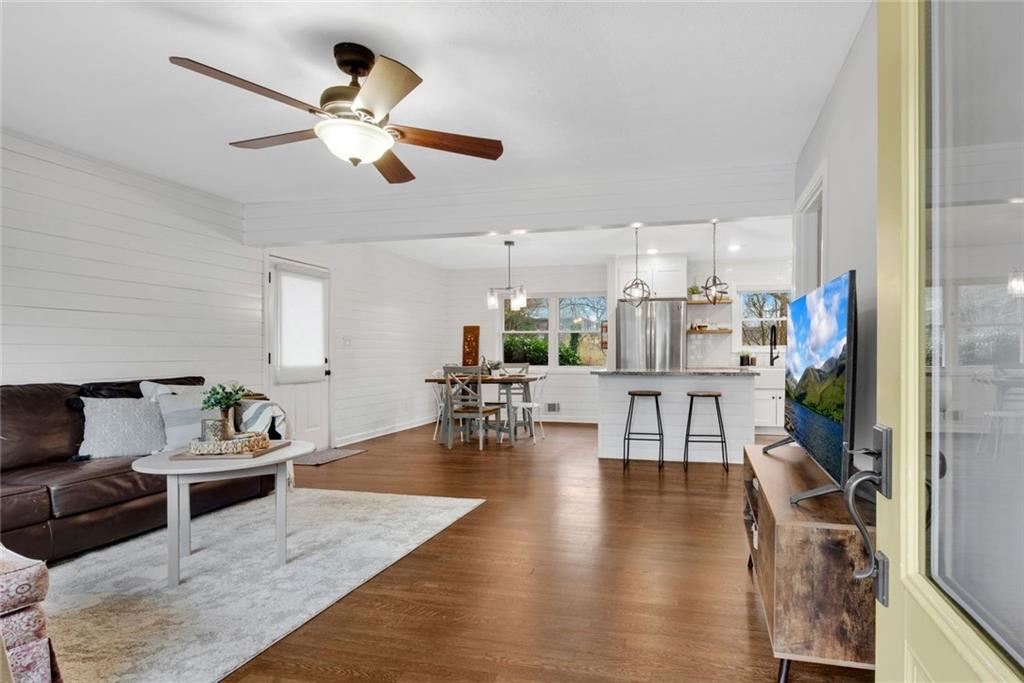 729 Birchwood Lane SW