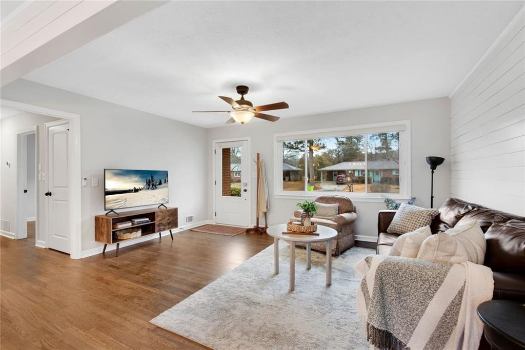 729 Birchwood Lane SW