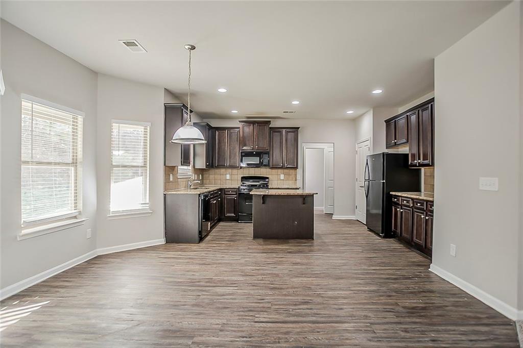 2154 Dodson Woods Drive, Fairburn, Georgia image 7