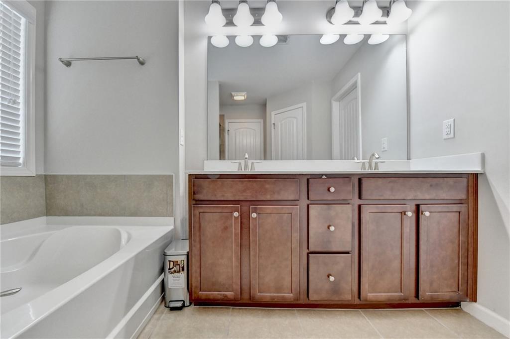 810 Sunset Park Drive, Suwanee, Georgia image 32