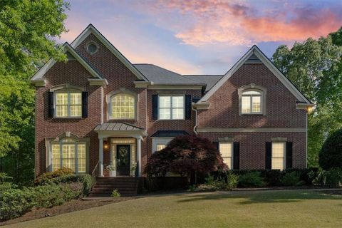 Homes For Sale - 915 River Mist Drive<br/> Suwanee, GA 30024