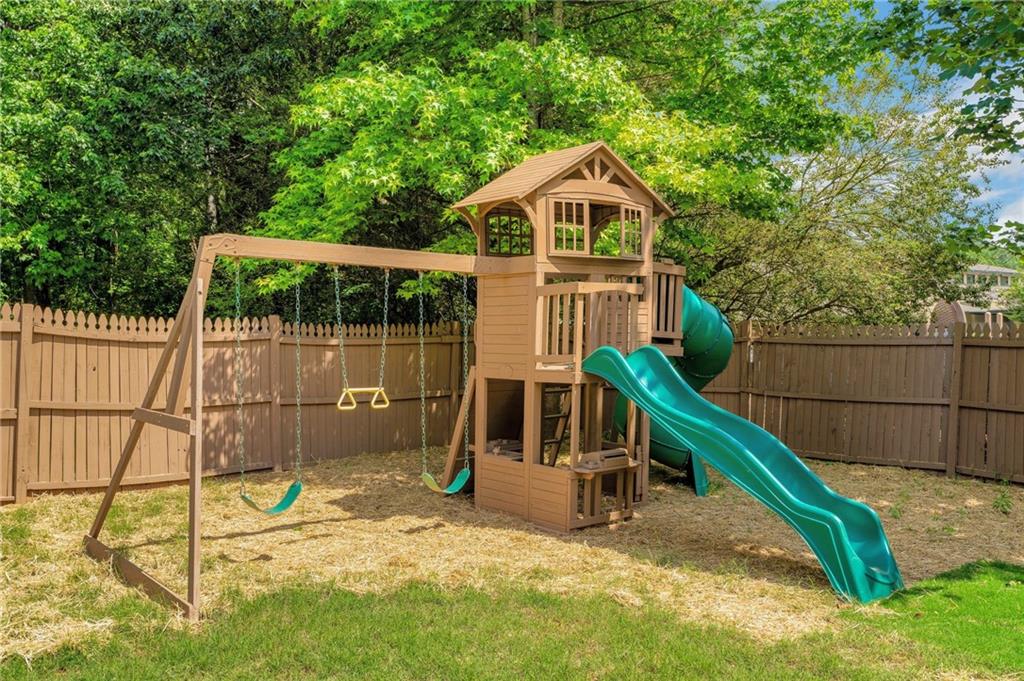 1095 Lyndhurst Way, Roswell, Georgia image 22