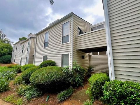 Townhouse For Rent - 698 Serramonte Drive<br/> Marietta, GA 30068