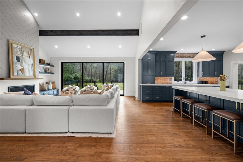 4562 Columns Drive SE