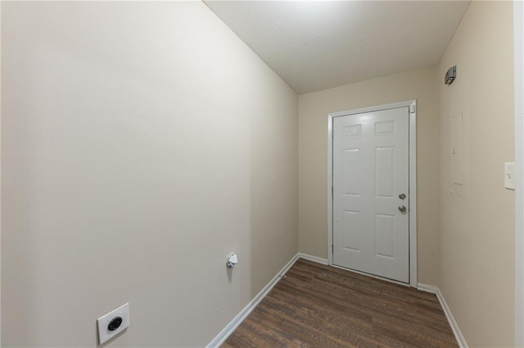 3390 Glenview Circle, Atlanta, Georgia image 6