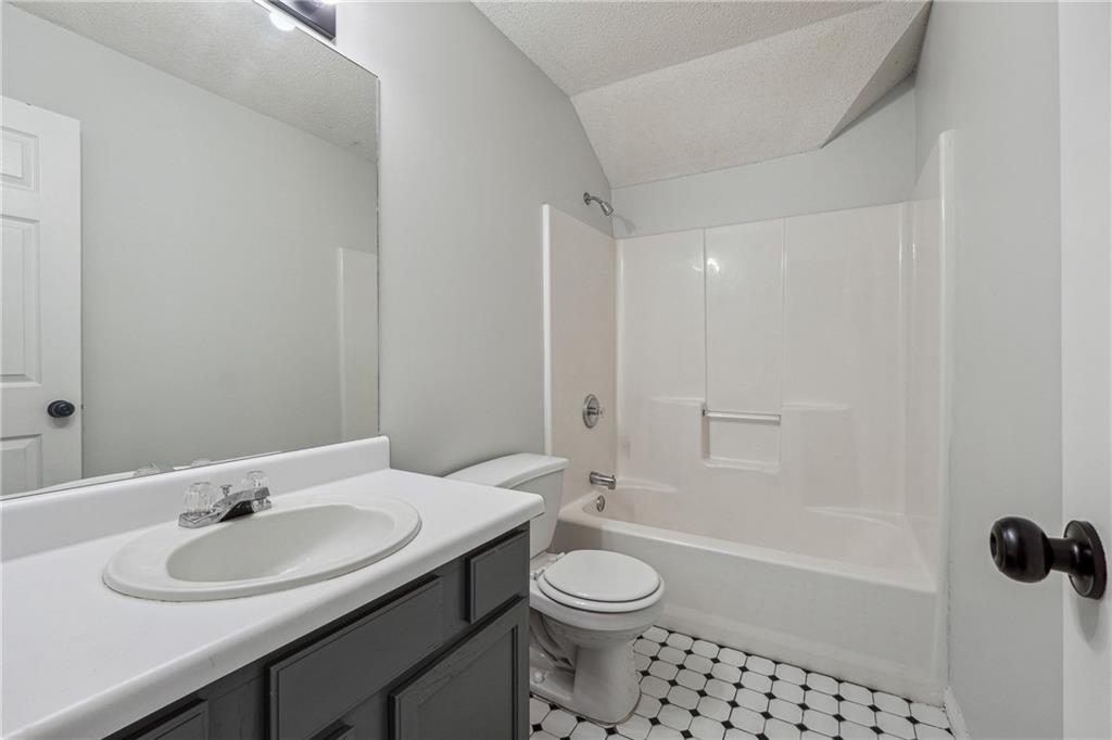 2205 Dresden Green, Kennesaw, Georgia image 11