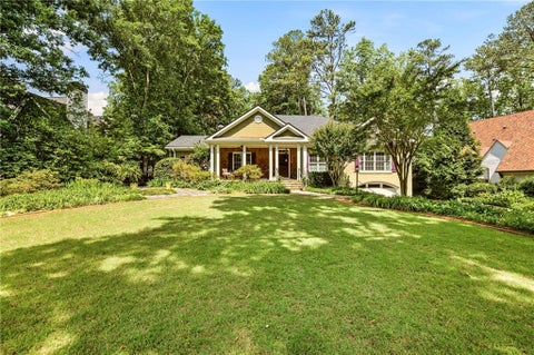 Homes For Sale - 193 Lake Forrest Lane<br/> Atlanta, GA 30342