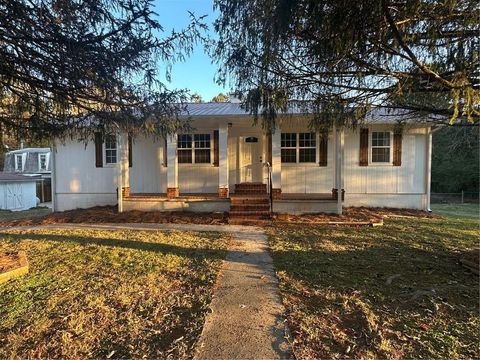 A home in Adairsville