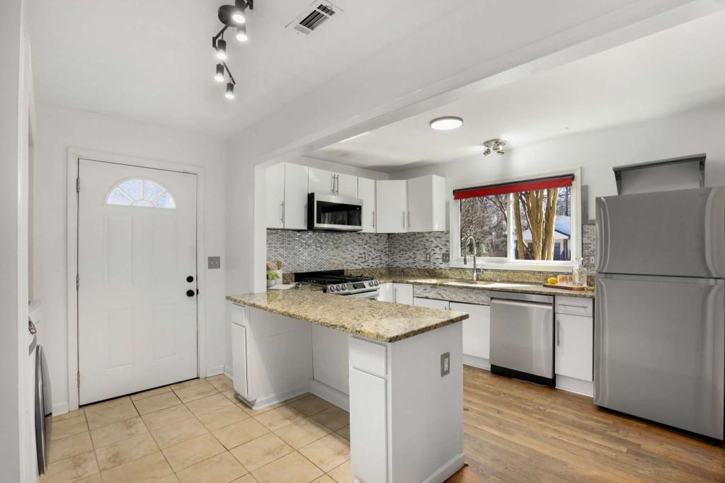 1666 Cecile Avenue, Atlanta, Georgia image 12