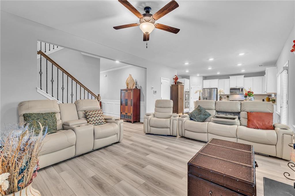 4909 Waxleaf Drive SW