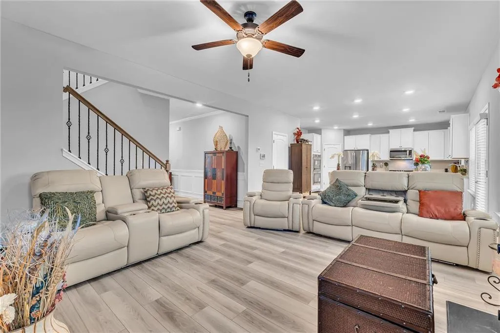 Atlanta, Georgia 30331, United States, 4 Bedrooms Bedrooms, ,3 BathroomsBathrooms,Residential,Active,205392