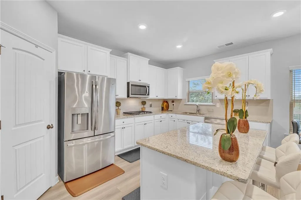 Atlanta, Georgia 30331, United States, 4 Bedrooms Bedrooms, ,3 BathroomsBathrooms,Residential,Active,205392