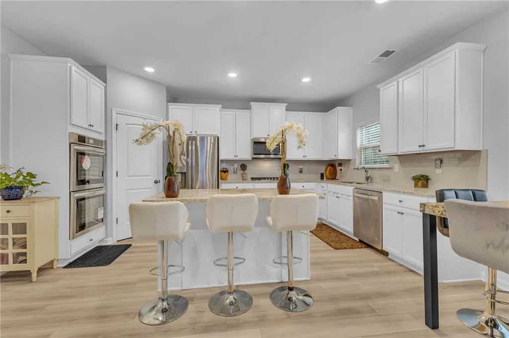 Atlanta, Georgia 30331, United States, 4 Bedrooms Bedrooms, ,3 BathroomsBathrooms,Residential,Active,205392