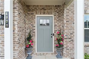 4909 Waxleaf Drive SW