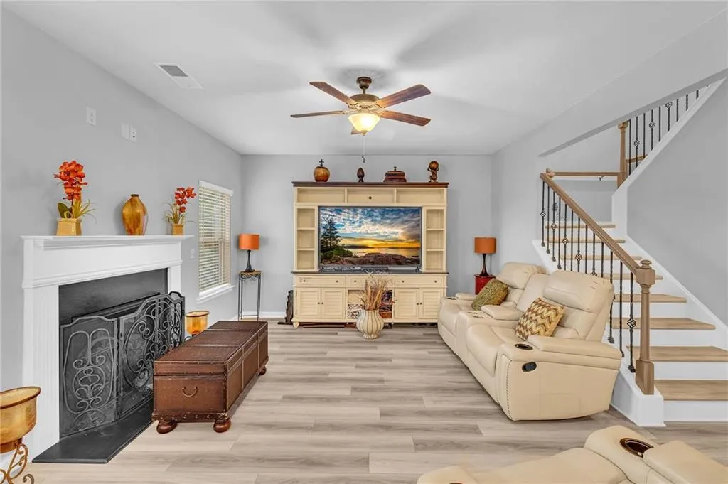 Atlanta, Georgia 30331, United States, 4 Bedrooms Bedrooms, ,3 BathroomsBathrooms,Residential,Active,205392