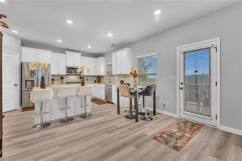 Atlanta, Georgia 30331, United States, 4 Bedrooms Bedrooms, ,3 BathroomsBathrooms,Residential,Active,205392