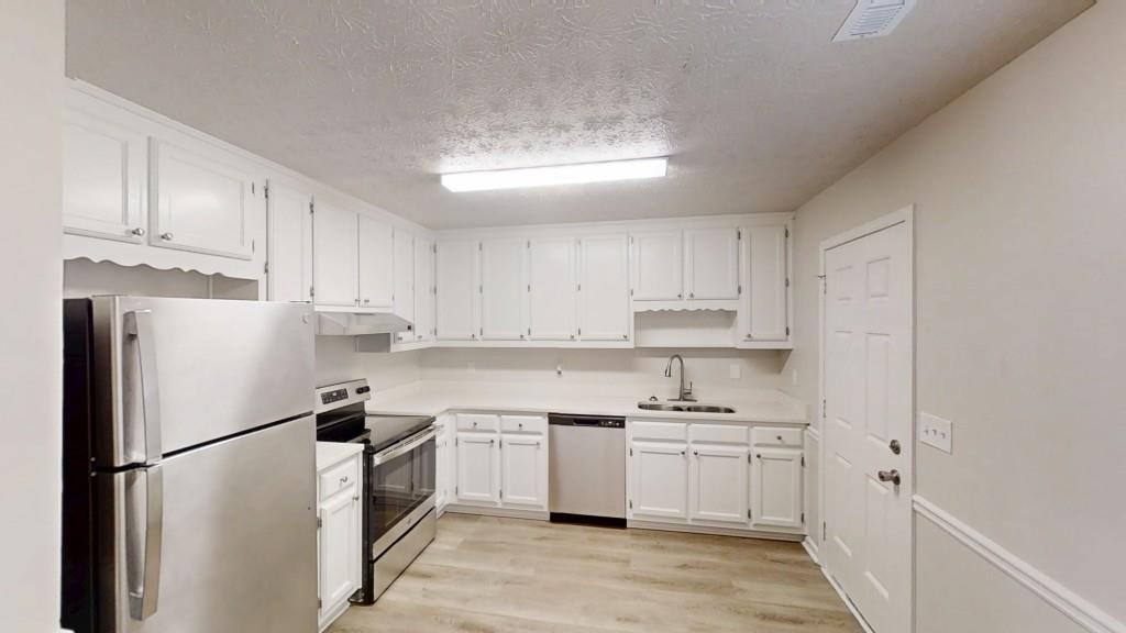 25 W Bradford Court