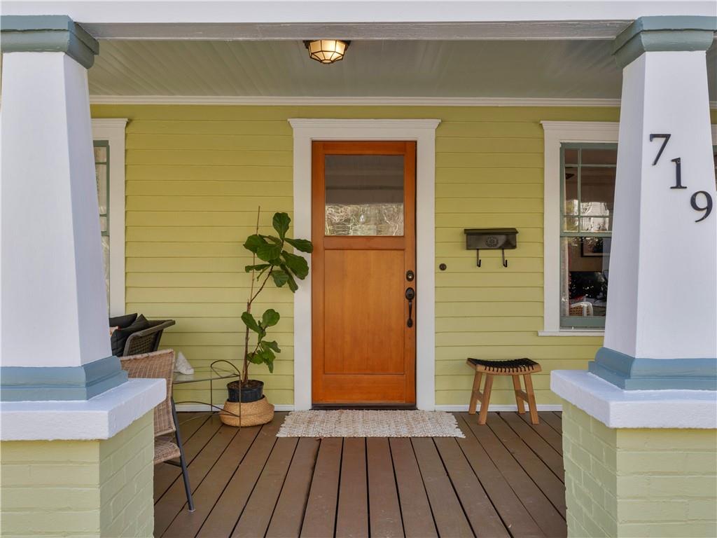 719 Stokeswood Avenue SE