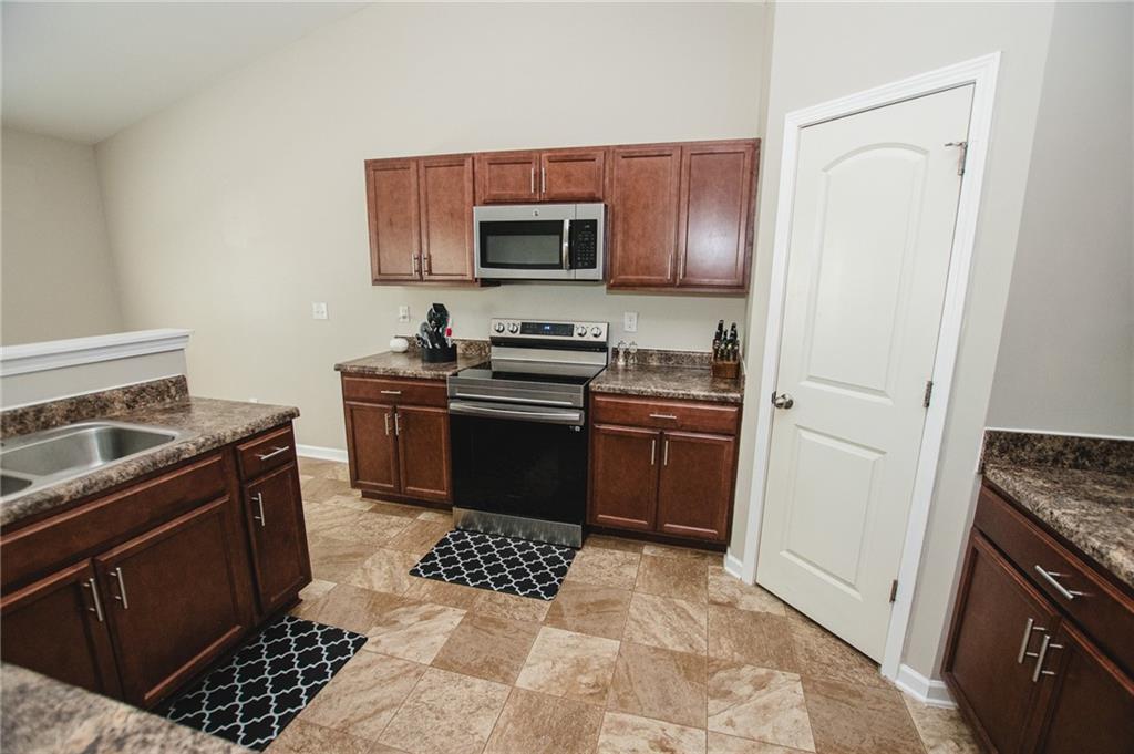 1546 Pointe South Circle, Bethlehem, Georgia image 7