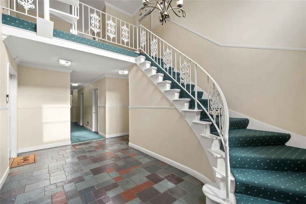 6851 Roswell Road D28
