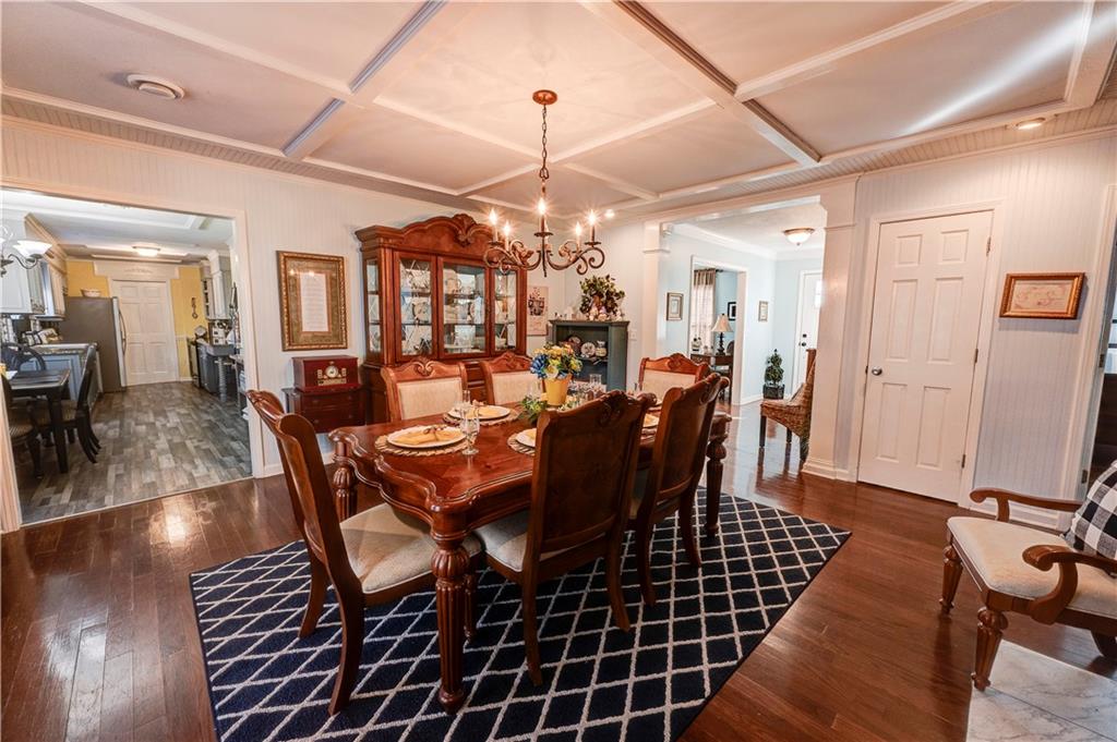 651 Camelot Circle NW