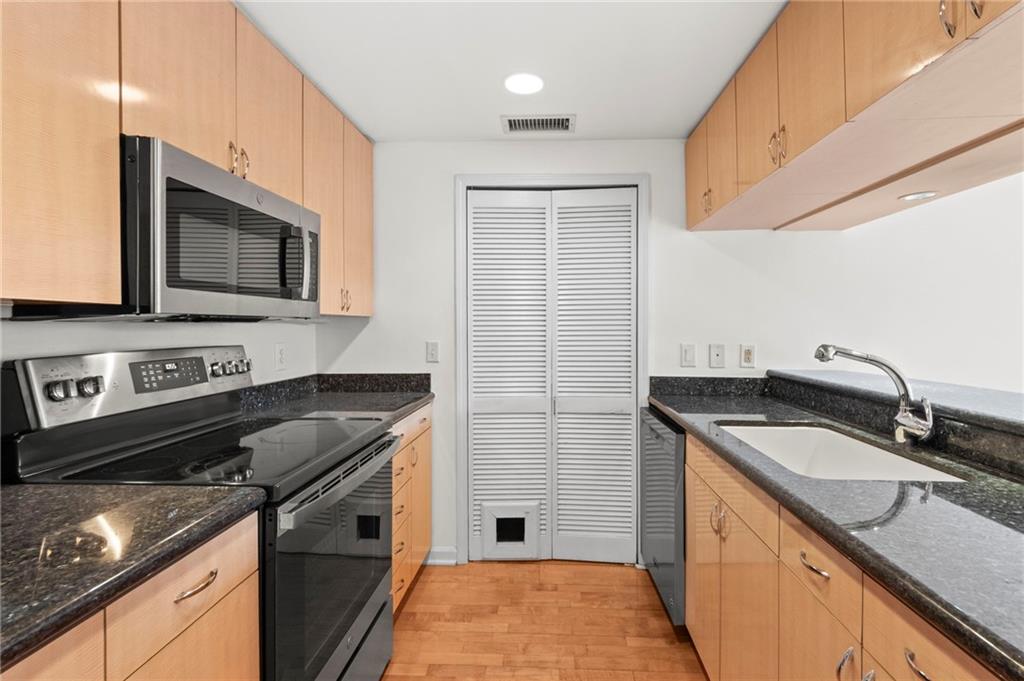 3481 Lakeside Drive NE 902