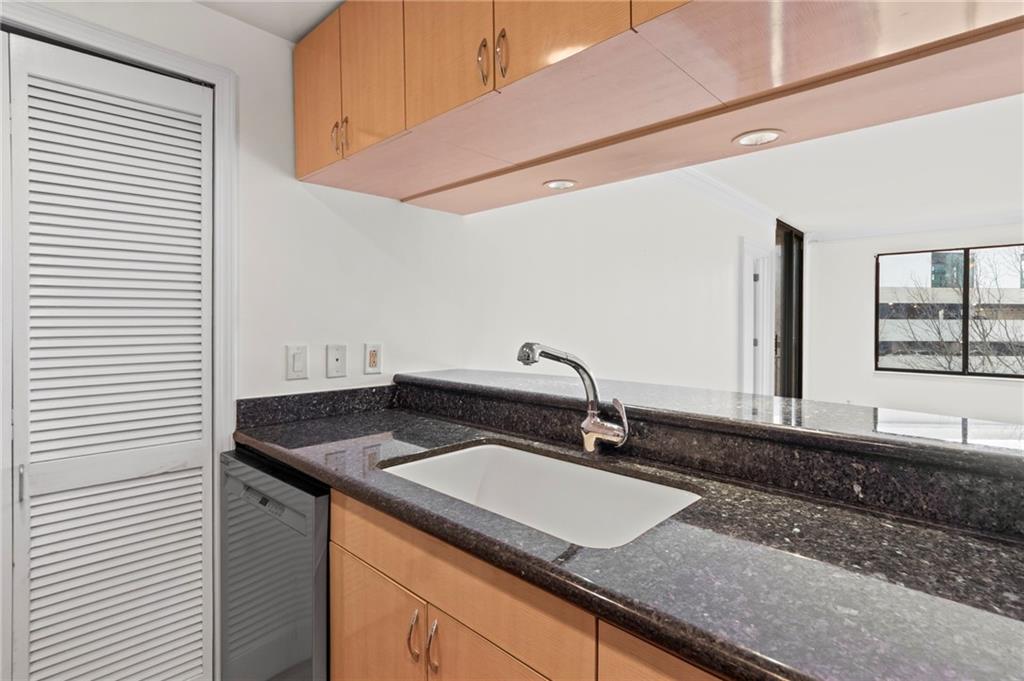 3481 Lakeside Drive NE 902