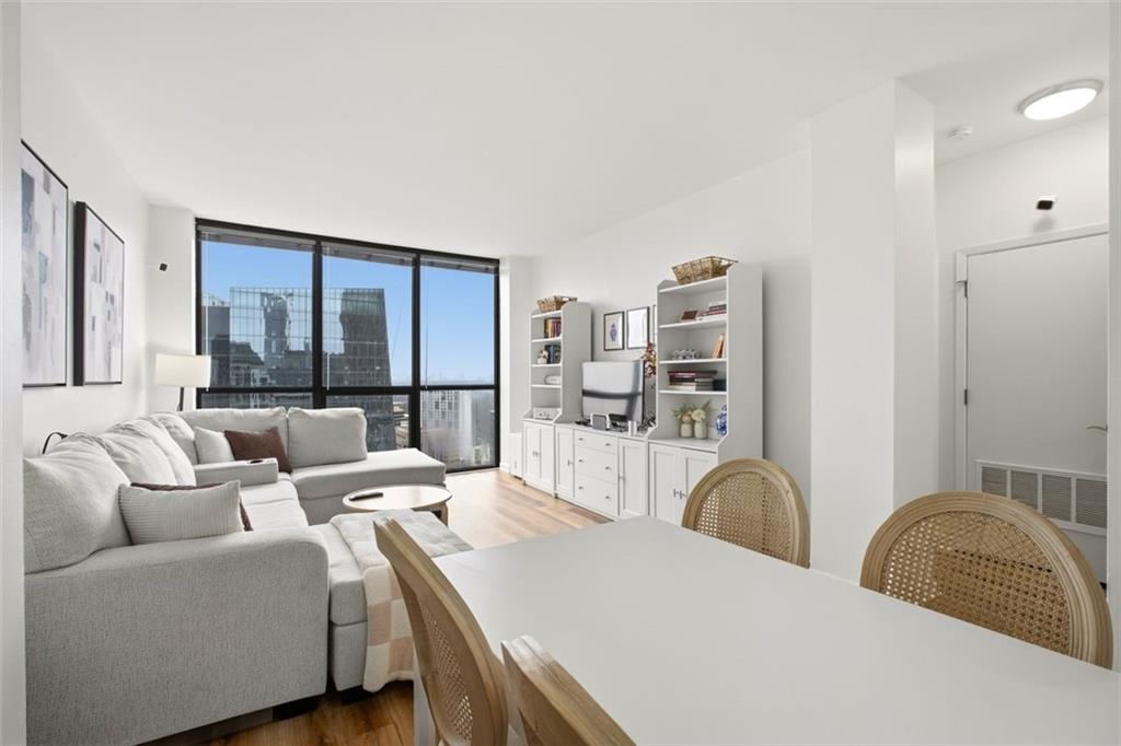 1280 W Peachtree Street NW 3713